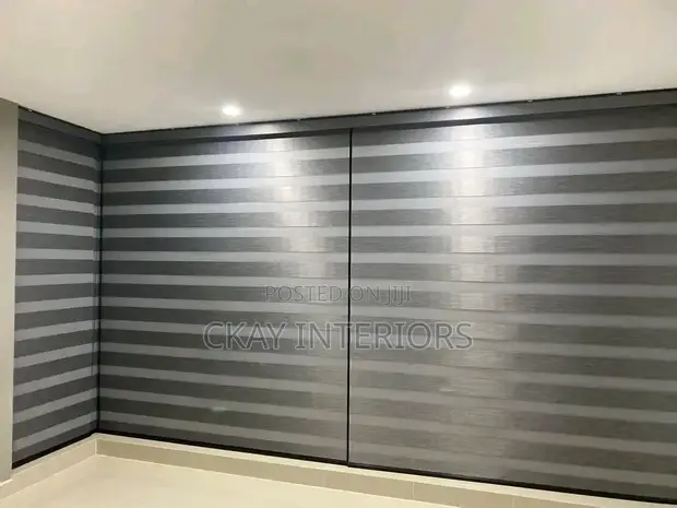 Beautiful Horizontal Blinds for Office Waiting Areas - 1