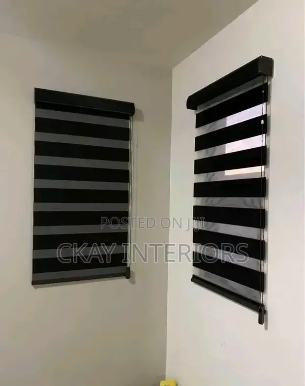 Horizontal Office Blinds for Focused Study Environment - 1