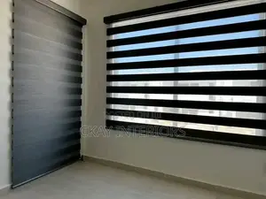 Elegant Horizontal Blinds for Meeting Rooms