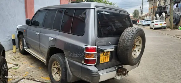 Mitsubishi Pajero 1999 Gray - 1