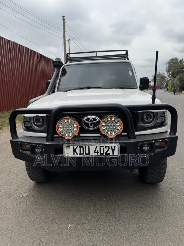 Toyota Land Cruiser 2007 White - 1