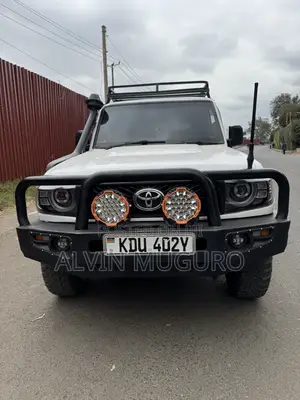 Toyota Land Cruiser 2007 White