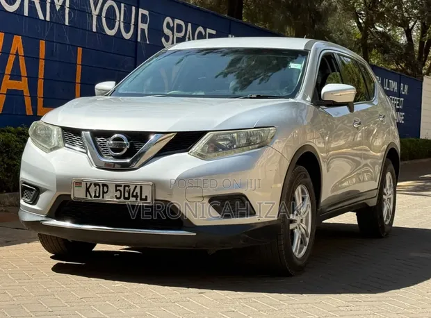 Nissan X-Trail 2015 Silver - 1
