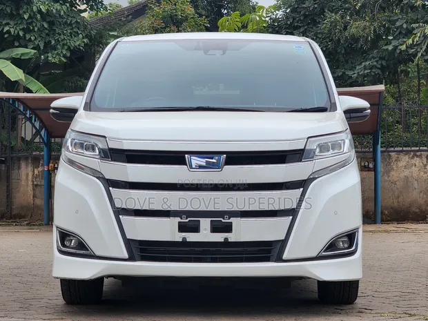 Toyota Noah 2.0 AWD (7 Seater) 2020 White - 1