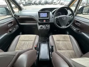 Toyota Voxy, Noah, Esquire 7-Seater Hire
