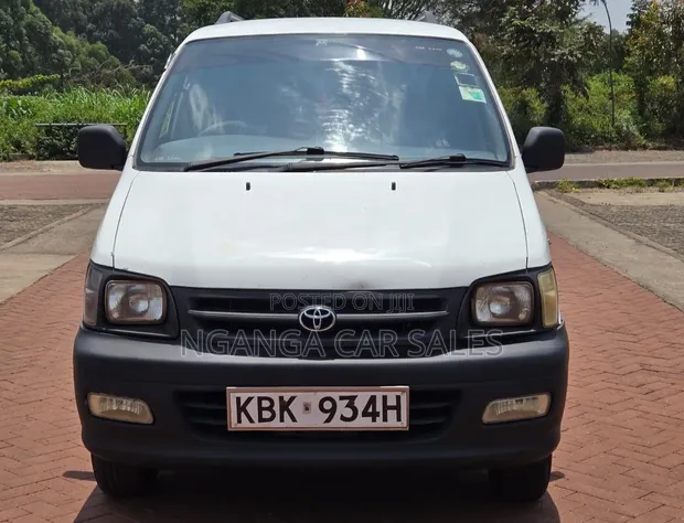 Toyota TownAce 2002 White - 1