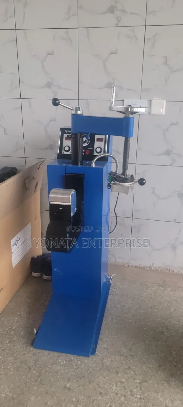 Roadbuck Tyre Vulcanizing Machine - 1