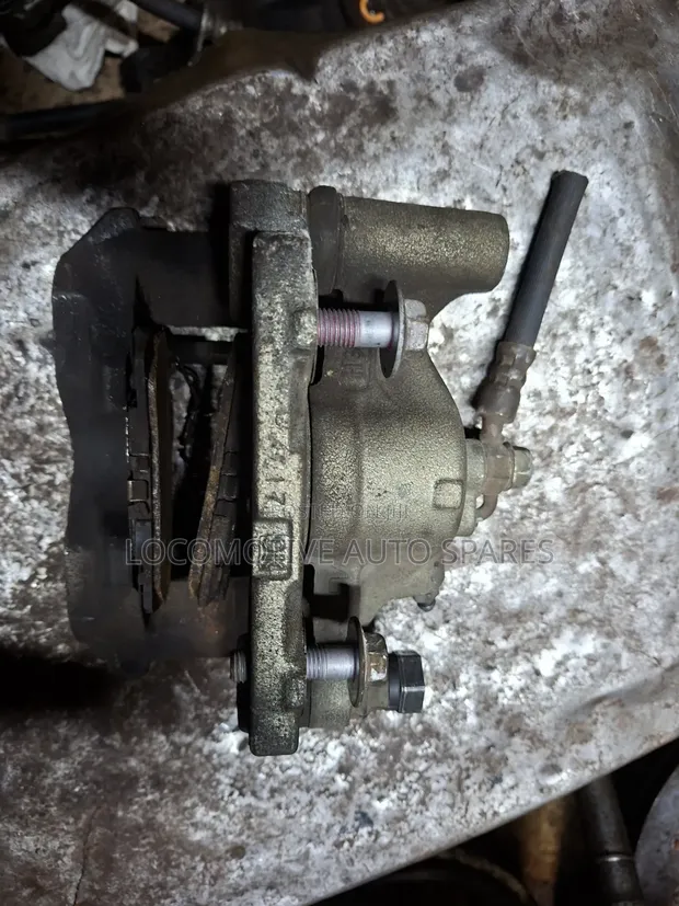 Toyota Mark X Rear Caliper (Used) - 1