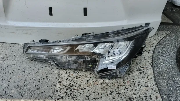 Toyota Corolla Touring Headlight (Used, Ex-Japan) - 1