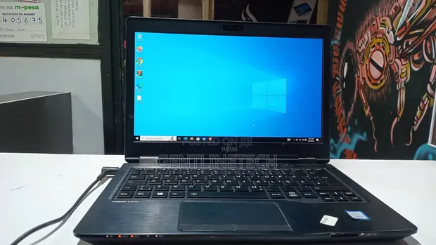 Fujitsu Lifebook U727 Laptop - Intel Core i3, 4GB RAM, 128GB SSD - 1