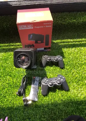 HY320 Mini Home Theater Projector