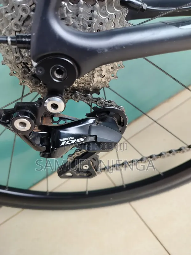 Giant TCR Advanced 2 - 2022 Carbon Road Bike - 1