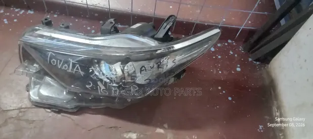 Toyota Auris 2015 Xenon Headlight - 1
