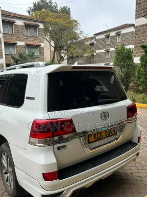 Toyota Land Cruiser 2011 White