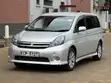 Toyota Isis 2011 Silver - 2