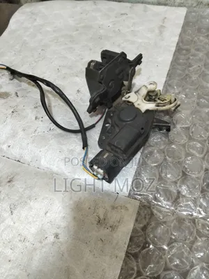 Toyota Estima Boot Lock