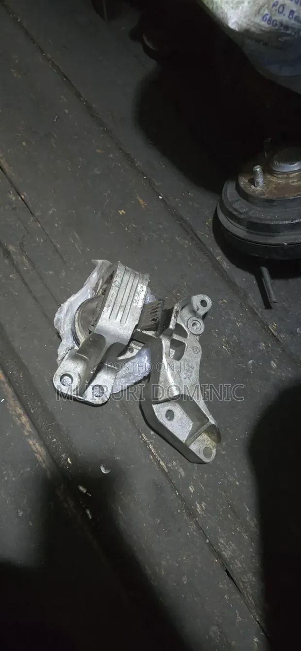 Nissan Note Engine Mount (Used) - 1
