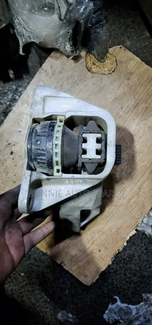 Nissan Note E-Power Engine Mount (E13-047526)