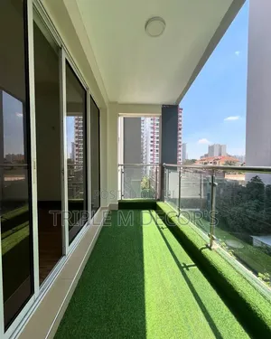 Artificial Green Grass Carpet - Low Maintenance Aesthetic