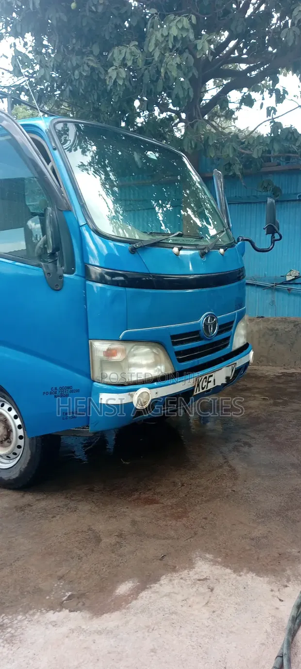 Toyota Dyna 2011 Blue - 1