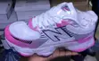 New Balance 2002R White & Pink Sneakers za Wanawake - 2