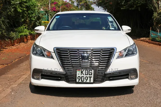 Toyota Crown 2015 White - 1
