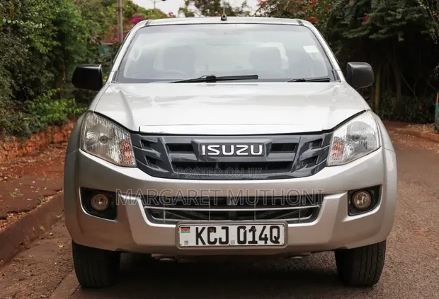 Isuzu D-MAX 2015 Double Cab Silver - 1