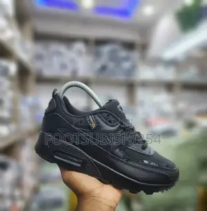 Nike Air Max 90 Sneakers