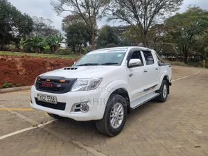 Toyota Hilux 2013 Double Cabin Off-White