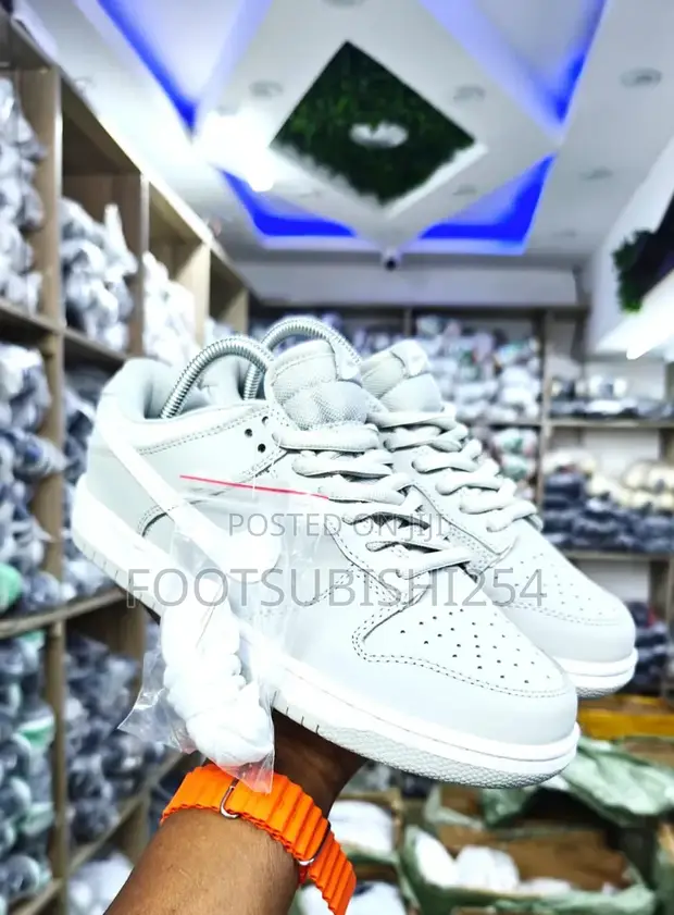 Nike SB Dunk Sneakers - 1