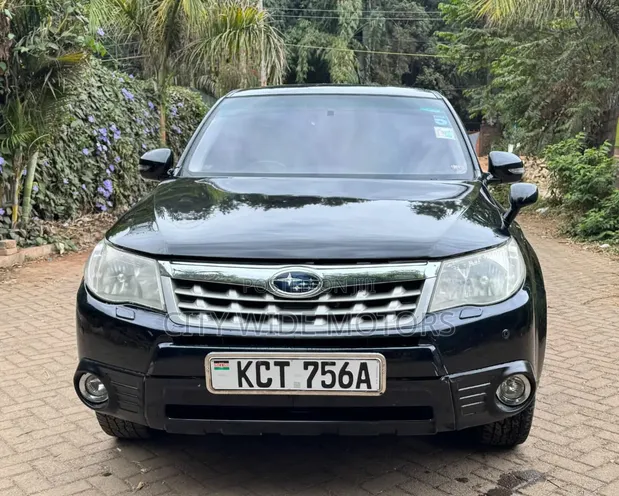 Subaru Forester 2011 Black - 1