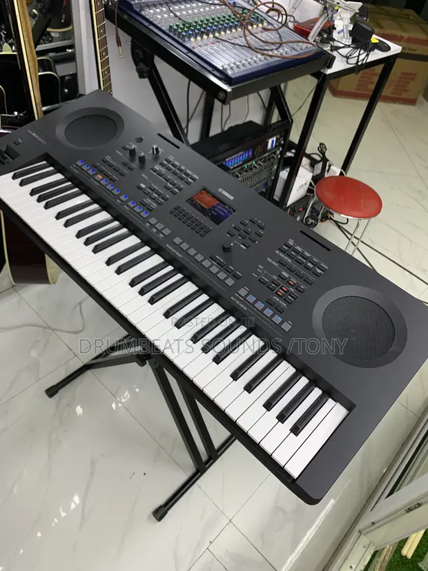 Yamaha PSR-SX620 Electronic Keyboard - 1