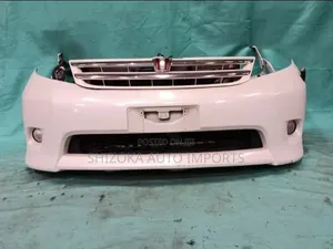 Nosecut Toyota Isis 2011