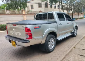 Toyota Hilux Double Cab 2013 Silver