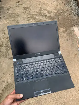 Toshiba Portege R830 Laptop - Intel Core i5, 4GB RAM, 500GB SSD