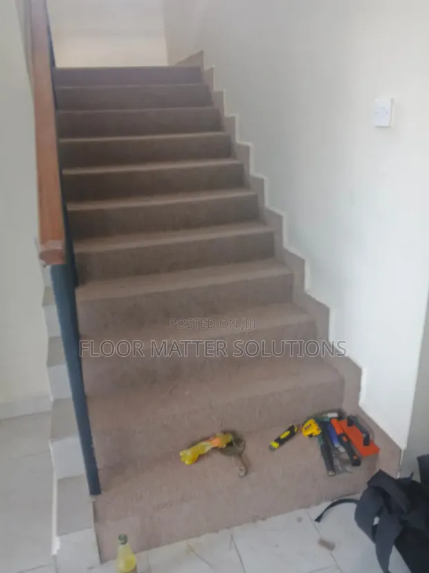 Beige Standard Wall to Wall Carpet - 1