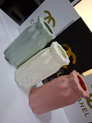 Wholesale Plastic Flower Vases - All Designs Available