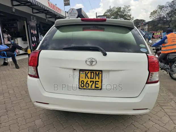Toyota Corolla Fielder 1.5 Petrol FWD 2015 White - 1