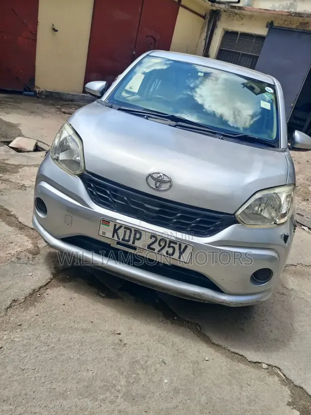 Toyota Passo 1.0 FWD 2017 Silver - 1