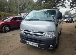 Toyota HiAce 2012 - Silver