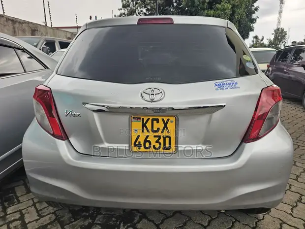 Toyota Vitz 1.0 FWD 5dr 2012 Silver - 1