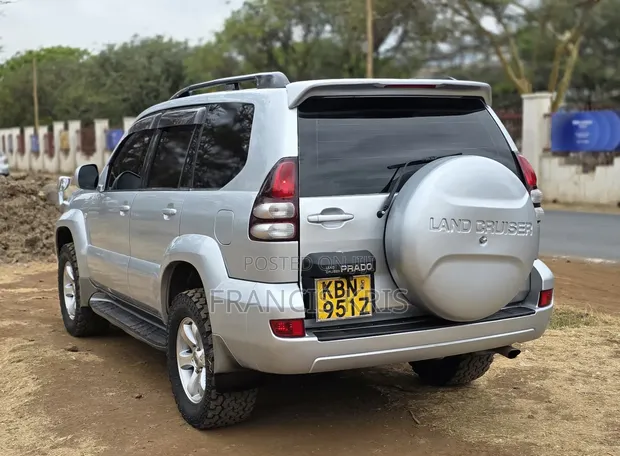 Toyota Land Cruiser Prado 2004 Silver - 1