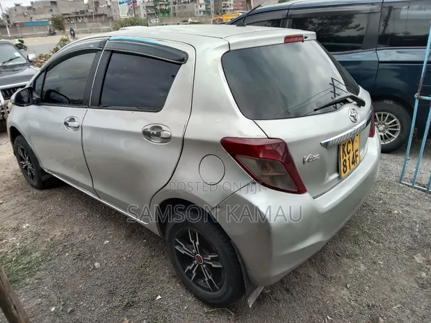 Toyota Vitz 2012 Silver - 1