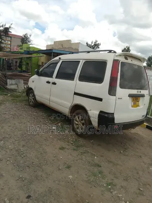 Toyota TownAce 2004 Nyeupe