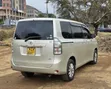 Toyota Voxy 2012 Gold - 2