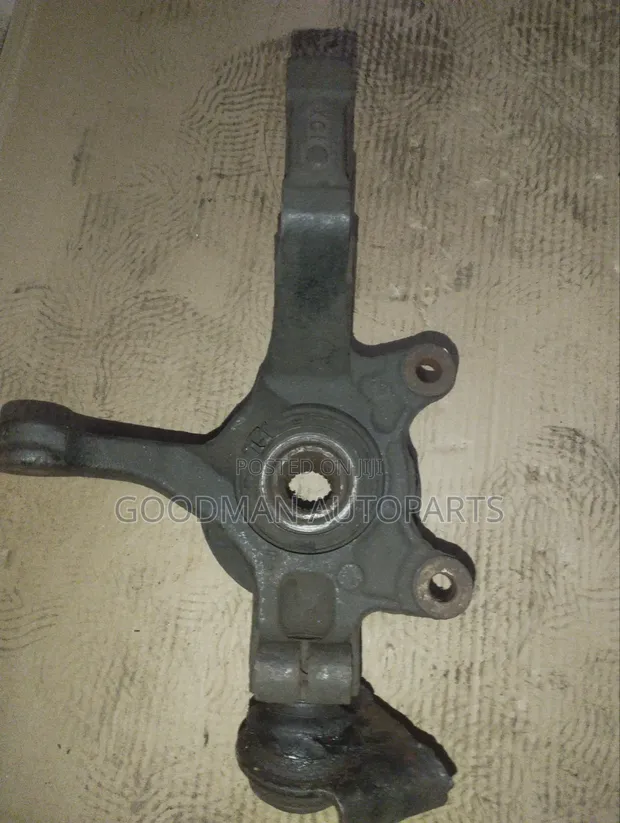 Nissan Note E11 Front Hub (Used) - 1