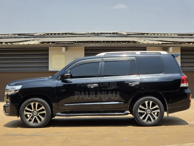 Toyota Land Cruiser Prado 2011 Black - 1