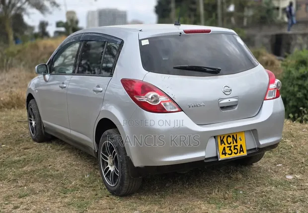 Nissan Tiida 2010 Silver - 1
