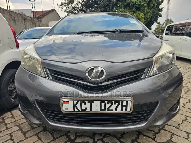 Toyota Vitz 2011 Gray - 1