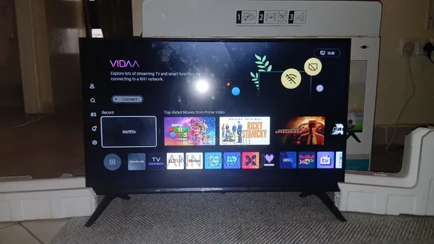 Hisense A4 Series 32" Smart TV - 1